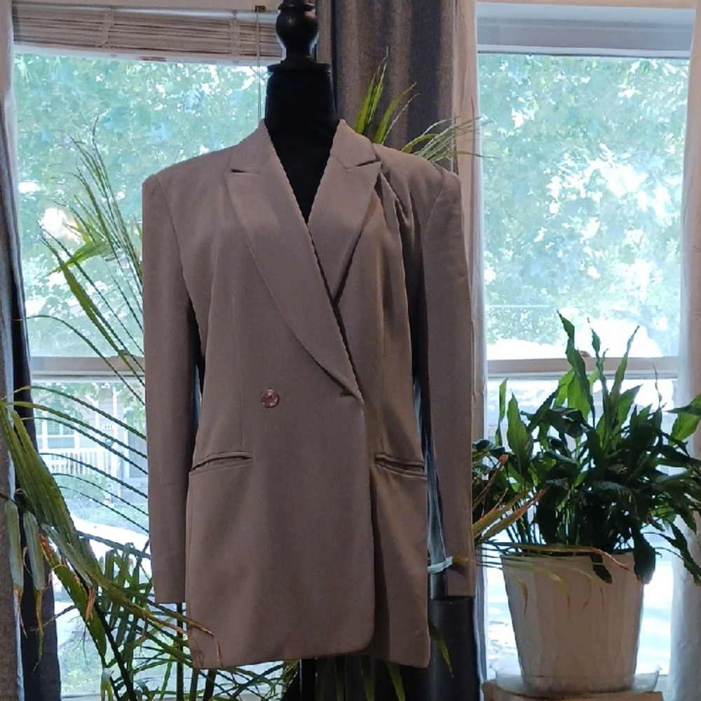 Women's Jones New York Grey, Blazer, 100% Silk with a generous, classic fit
